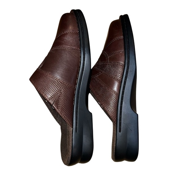Clarks Women's Rich Brown Leather Mules - Picture 5 of 7
